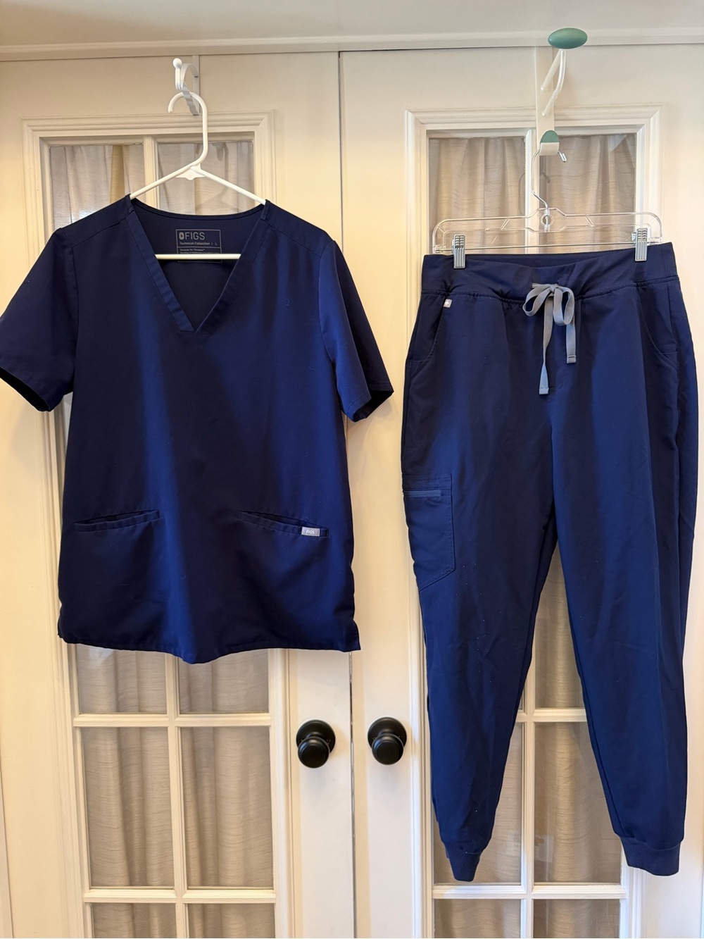 Large Navy Women’s Figs Scrub Set High Waisted Zamora Joggers EUC